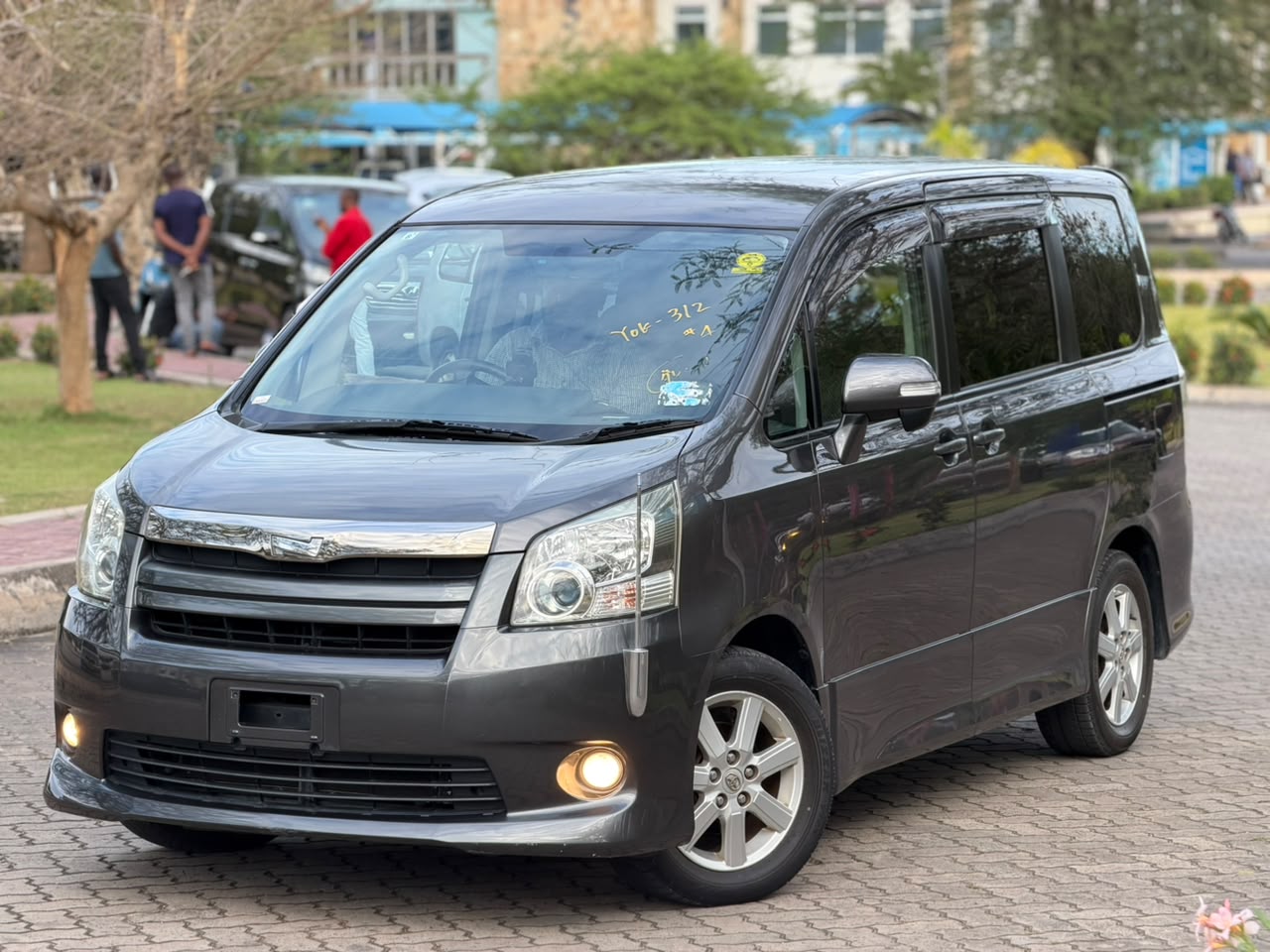 TOYOTA NOAH CHASSIS thumbnail 3